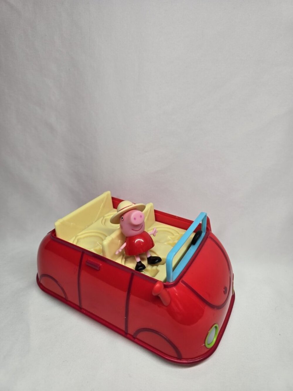 Peppa's Pig Red Family Car With Peppa Pig Figure Interactive Toy